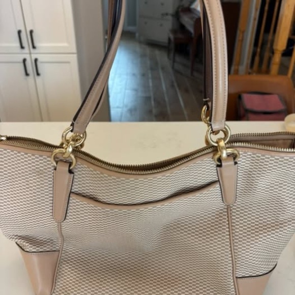Coach Hand Bag - Ava Tote Ivory. - Picture 2 of 4